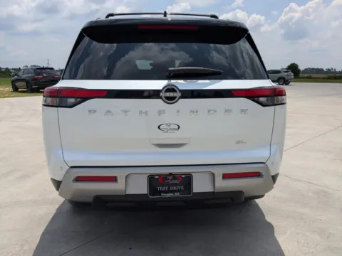 More photos of 2025 Nissan Pathfinder SL at Woody Folsom CDJR of Douglas, GA