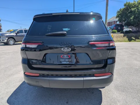 More photos of 2023 Jeep Grand Cherokee L Altitude at Woody Folsom CDJR of Vidalia, GA
