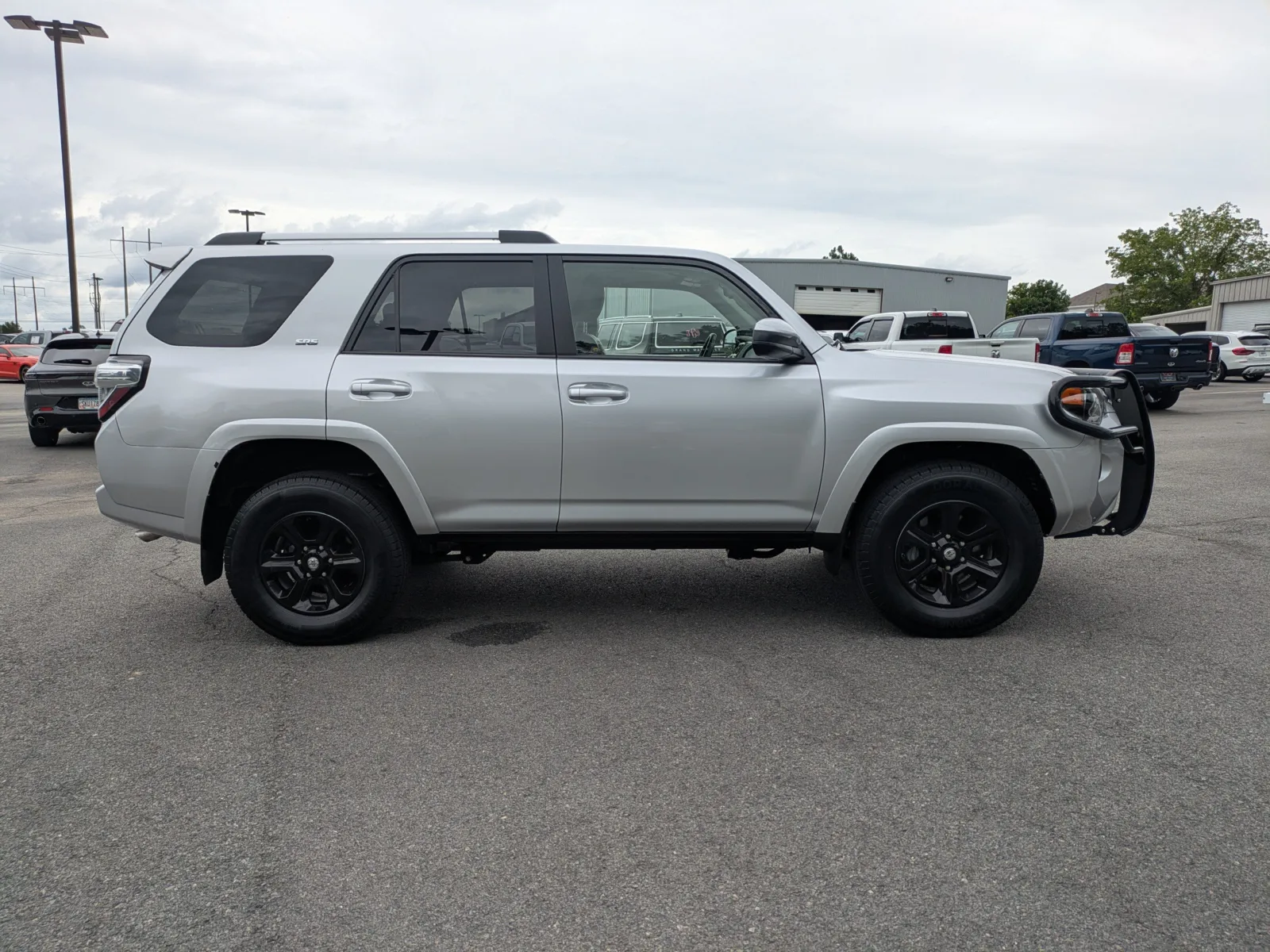 2019 Toyota 4Runner SR5 - Photo 3