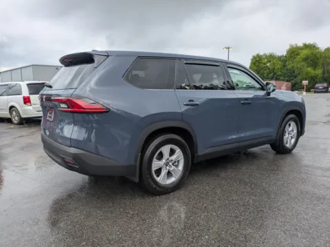 More photos of 2026 Toyota Grand Highlander LE at Woody Folsom CDJR of Vidalia, GA