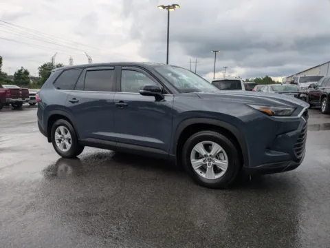 Photos of 2026 Toyota Grand Highlander LE for sale in Vidalia, GA at Woody Folsom CDJR of Vidalia