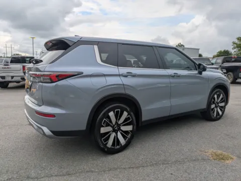 More photos of 2026 Mitsubishi Outlander LE at Woody Folsom CDJR of Vidalia, GA