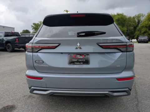 More photos of 2026 Mitsubishi Outlander LE at Woody Folsom CDJR of Vidalia, GA