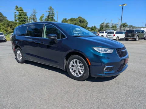 Photos of 2023 Chrysler Pacifica Touring L for sale in Vidalia, GA at Woody Folsom CDJR of Vidalia