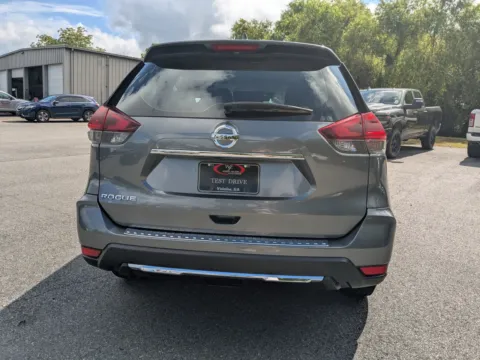 More photos of 2020 Nissan Rogue S at Woody Folsom CDJR of Vidalia, GA