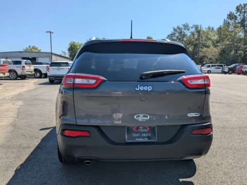 More photos of 2018 Jeep Cherokee Latitude Plus at Woody Folsom CDJR of Vidalia, GA