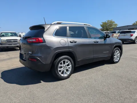 More photos of 2018 Jeep Cherokee Latitude Plus at Woody Folsom CDJR of Vidalia, GA