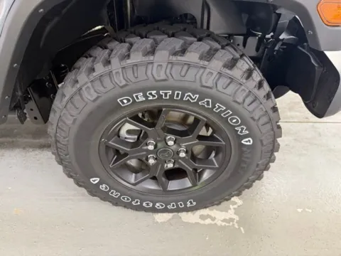 More photos of 2025 Jeep Gladiator Willys at Woody Folsom Ford, GA