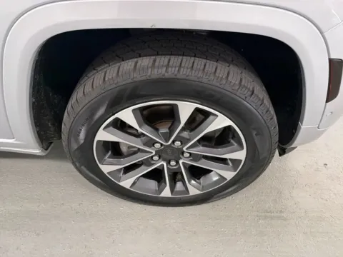 More photos of 2022 Jeep Grand Cherokee L Overland at Woody Folsom Ford, GA