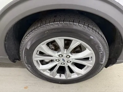 More photos of 2021 Ford Explorer XLT at Woody Folsom Ford, GA