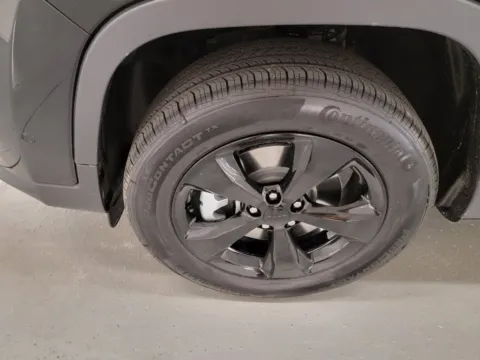 More photos of 2023 Jeep Cherokee Altitude Lux at Woody Folsom Ford, GA