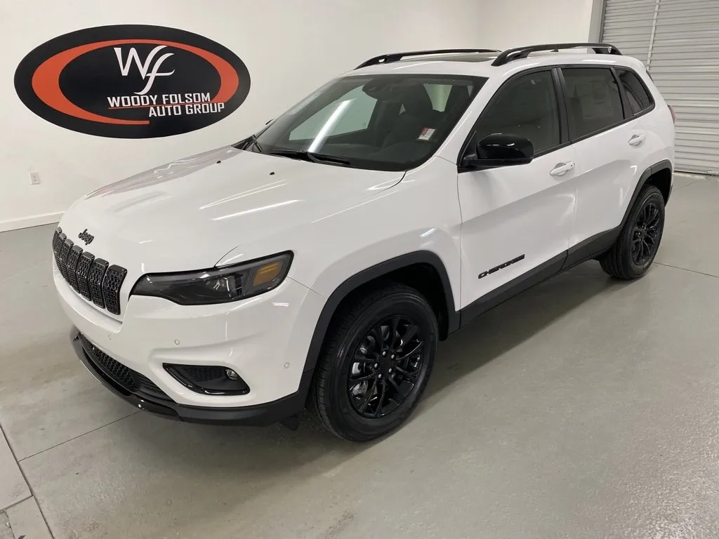 White 2023 Jeep Cherokee Altitude Lux for sale in Baxley, GA