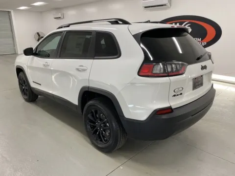 More photos of 2023 Jeep Cherokee Altitude Lux at Woody Folsom Ford, GA