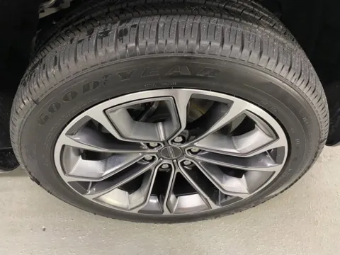 More photos of 2023 Jeep Wagoneer Series III at Woody Folsom Ford, GA