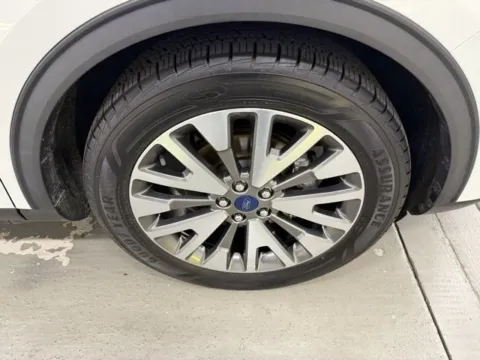 More photos of 2020 Ford Escape Titanium Hybrid at Woody Folsom Ford, GA