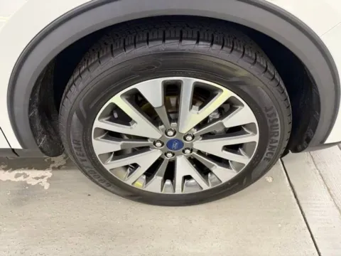 More photos of 2020 Ford Escape Titanium Hybrid at Woody Folsom Ford, GA