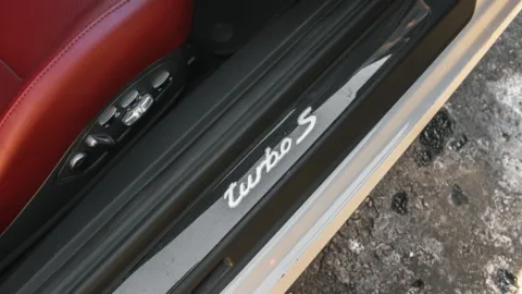 More photos of 2018 Porsche 911 Turbo S at Toronto Luxe Motors Mississauga, ON