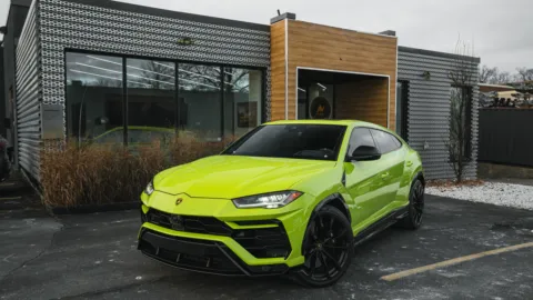 Green 2022 Lamborghini Urus for sale in Milton, ON