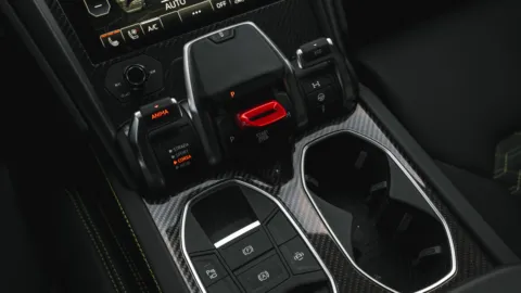 More photos of 2022 Lamborghini Urus at Toronto Luxe Motors Mississauga, ON