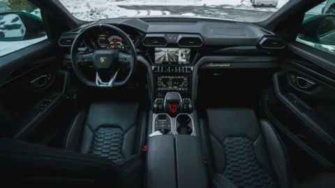 More photos of 2021 Lamborghini Urus at Toronto Luxe Motors Mississauga, ON