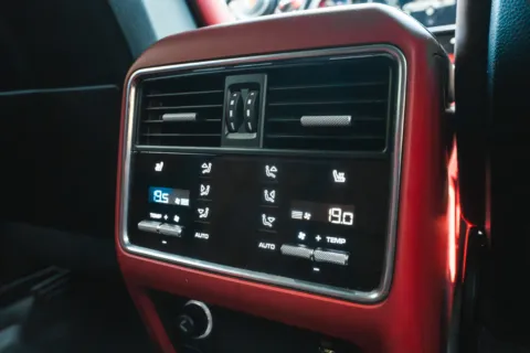 More photos of 2019 Porsche Cayenne at Toronto Luxe Motors Mississauga, ON
