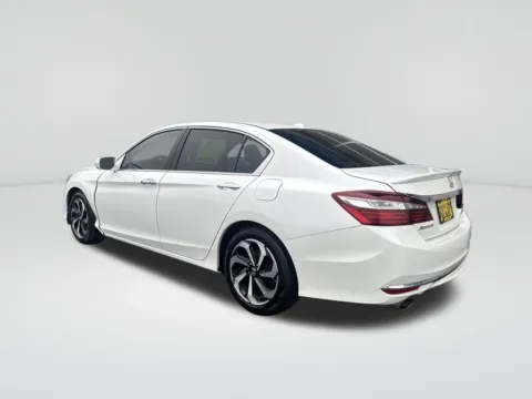 More photos of 2016 Honda Accord EX-L at Bud Clary Honda of Moses Lake, WA