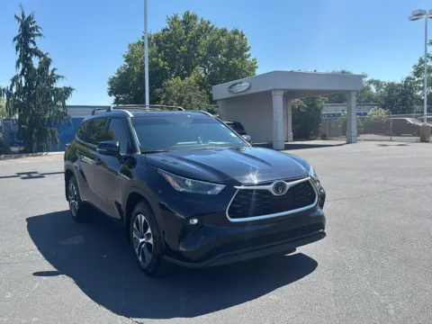 Photos of 2022 Toyota Highlander XLE for sale in Moses Lake, WA at Honda of Moses Lake