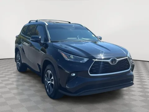 Photos of 2022 Toyota Highlander XLE for sale in Moses Lake, WA at Honda of Moses Lake