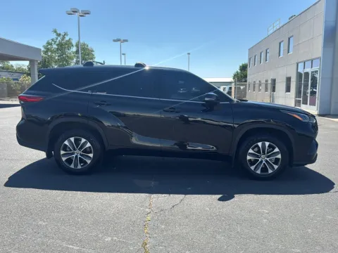 Another view of 2022 Toyota Highlander XLE for sale in Moses Lake, WA at Honda of Moses Lake