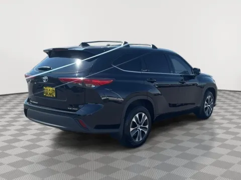 More photos of 2022 Toyota Highlander XLE at Honda of Moses Lake, WA