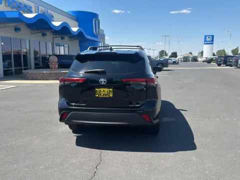 More photos of 2022 Toyota Highlander XLE at Honda of Moses Lake, WA