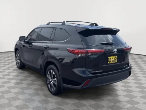 Another view of 2022 Toyota Highlander XLE for sale in Moses Lake, WA at Honda of Moses Lake