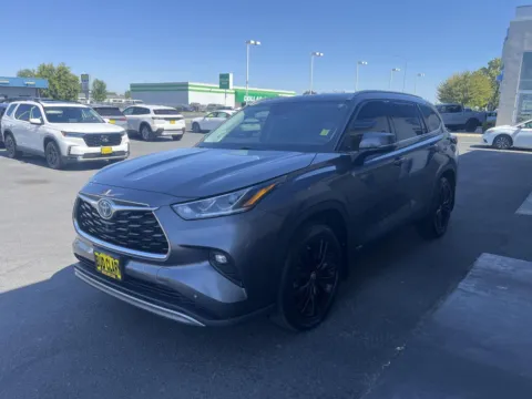 Gray 2024 Toyota Highlander Hybrid Platinum for sale in Moses Lake, WA
