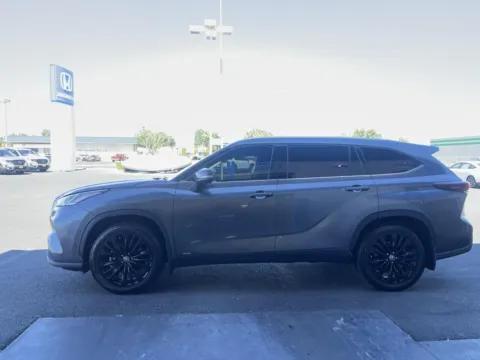 Photos of 2024 Toyota Highlander Hybrid Platinum for sale in Moses Lake, WA at Honda of Moses Lake