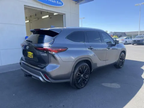 More photos of 2024 Toyota Highlander Hybrid Platinum at Honda of Moses Lake, WA