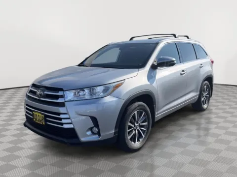 Silver 2018 Toyota Highlander XLE for sale in Moses Lake, WA