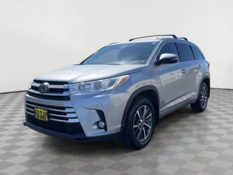 Silver 2018 Toyota Highlander XLE for sale in Moses Lake, WA