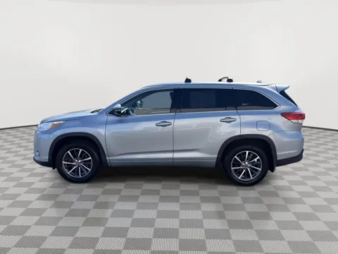 Photos of 2018 Toyota Highlander XLE for sale in Moses Lake, WA at Honda of Moses Lake