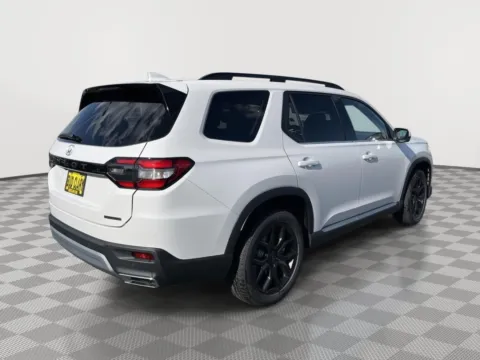 More photos of 2025 Honda Pilot Touring at Honda of Moses Lake, WA
