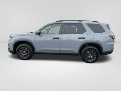 Photos of 2025 Honda Pilot TrailSport for sale in Moses Lake, WA at Honda of Moses Lake