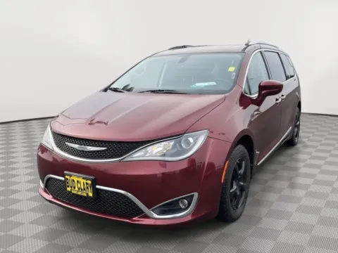 Red 2017 Chrysler Pacifica Touring-L Plus for sale in Moses Lake, WA
