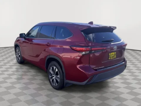 Another view of 2021 Toyota Highlander XLE for sale in Moses Lake, WA at Honda of Moses Lake