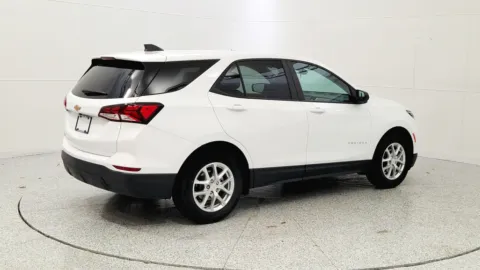 More photos of 2022 Chevrolet Equinox LS at Tom Gill Chevrolet, KY