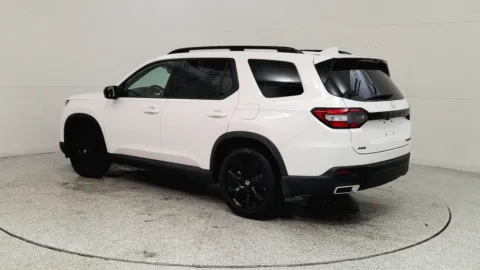 More photos of 2025 Honda Pilot Black Edition at Tom Gill Chevrolet, KY