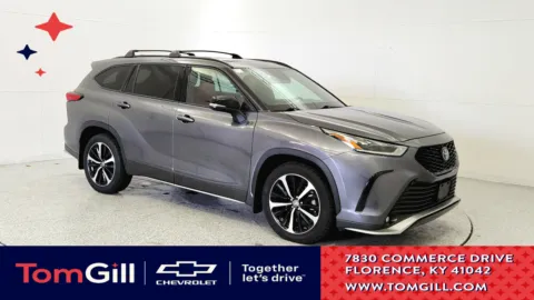 Gray 2022 Toyota Highlander XSE for sale in Florence, KY