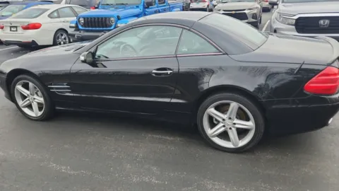 More photos of 2004 Mercedes-Benz SL-Class SL 500 at Tom Gill Chevrolet, KY