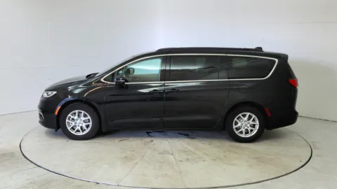 More photos of 2022 Chrysler Pacifica Touring L at Tom Gill Chevrolet, KY