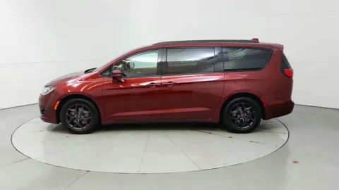 More photos of 2019 Chrysler Pacifica Limited at Tom Gill Chevrolet, KY