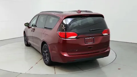 More photos of 2019 Chrysler Pacifica Limited at Tom Gill Chevrolet, KY