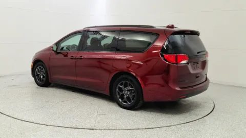More photos of 2019 Chrysler Pacifica Limited at Tom Gill Chevrolet, KY